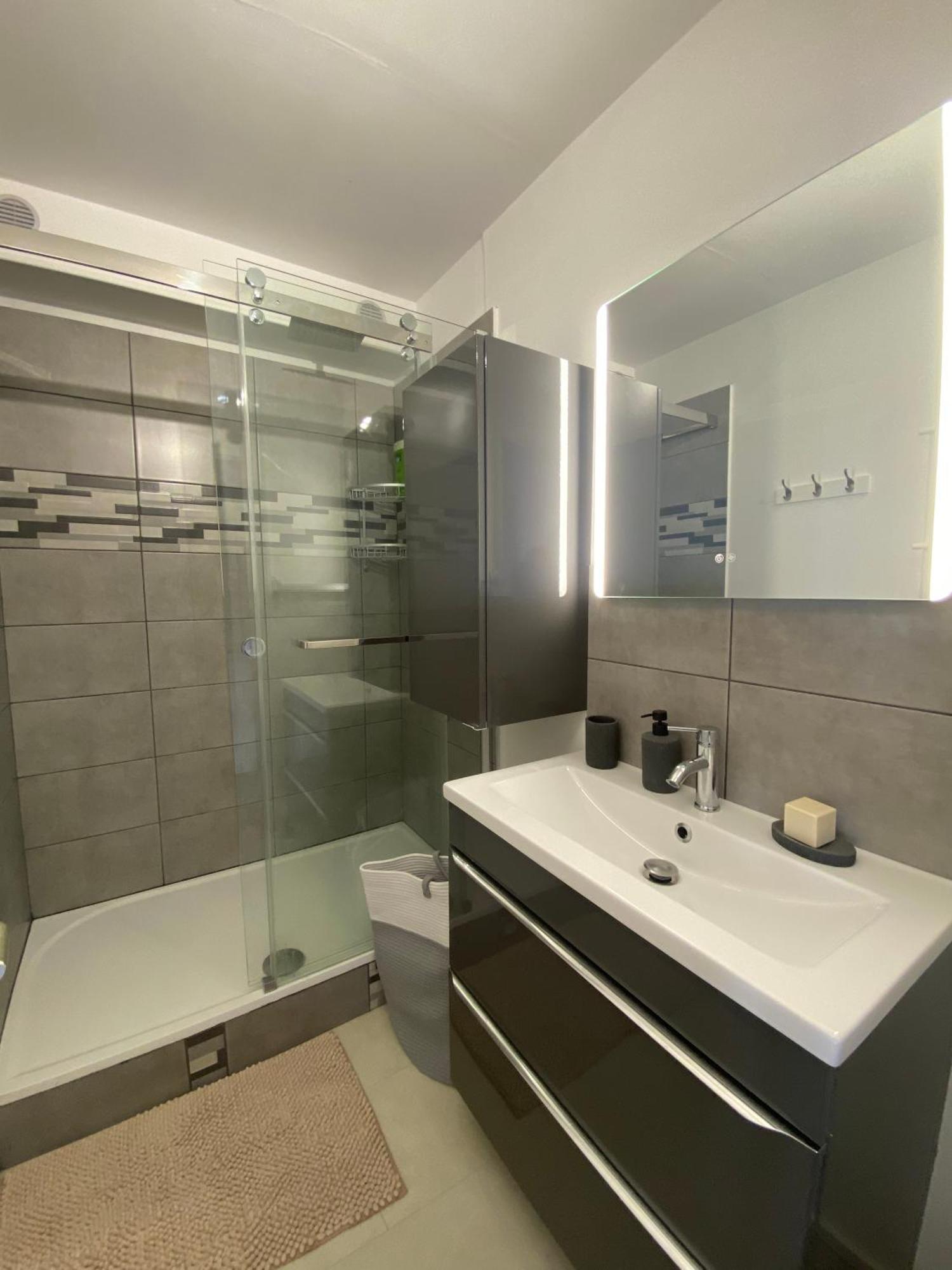 Etablissement 3 Etoiles Avec Ascenseur, 3 Appartements Lumineux Vue Port Avec Balcon, 200M De La Mer, Wifi Fibre, Tous Service Inclus Dieppe Dış mekan fotoğraf